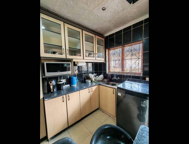 5 BEDROOM HOUSE FOR SALE IN BROOKDALE
